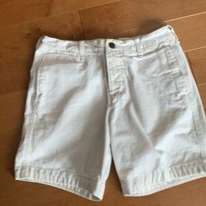 Abercrombie & Fitch
Cream color shorts